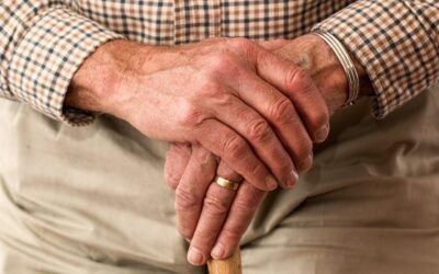 El abordaje de las heridas asociadas a las personas mayores con dependencia.